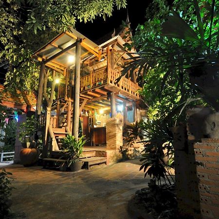 Ayutthaya Bouchic Hostel Exterior foto