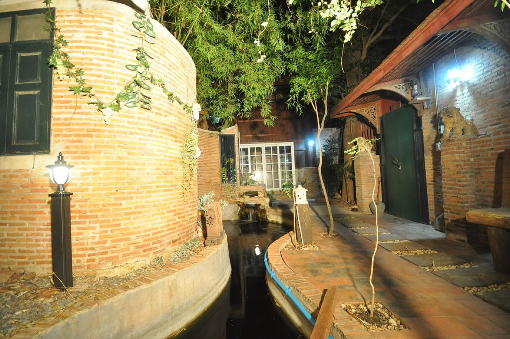 Ayutthaya Bouchic Hostel Exterior foto