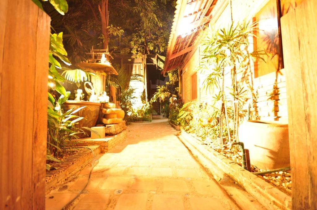 Ayutthaya Bouchic Hostel Exterior foto