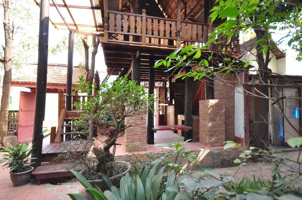 Ayutthaya Bouchic Hostel Exterior foto