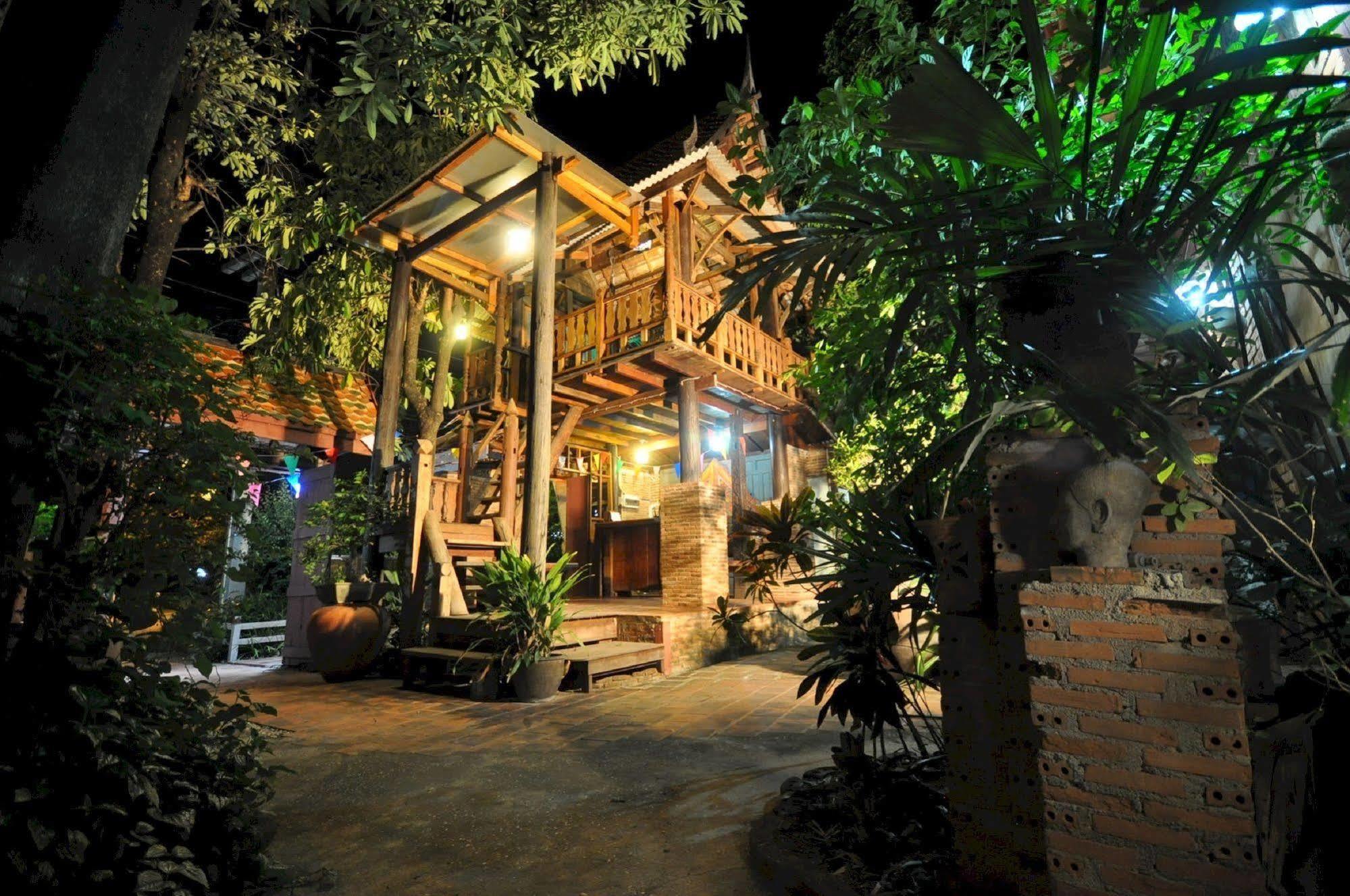 Ayutthaya Bouchic Hostel Exterior foto