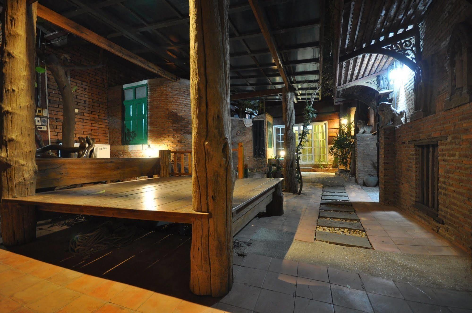 Ayutthaya Bouchic Hostel Exterior foto